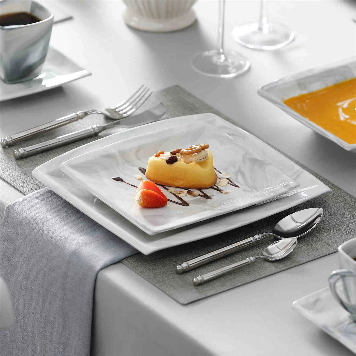 Marble texture on a tableware piece
